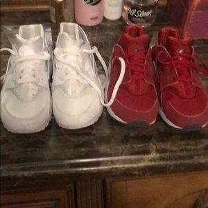 NIKE Size 2 unisex huaraches